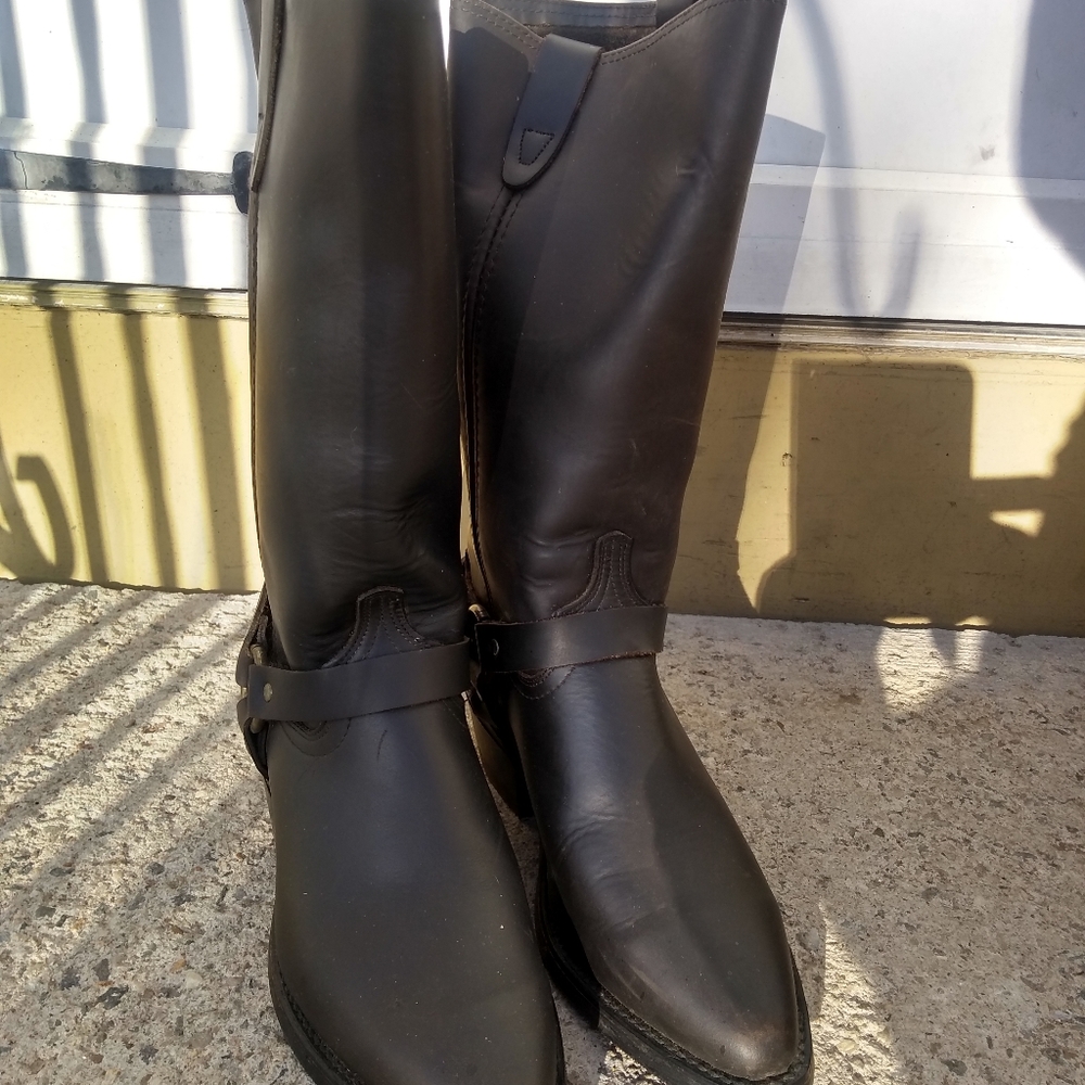 Women's tall leather boots, size 7.5M.